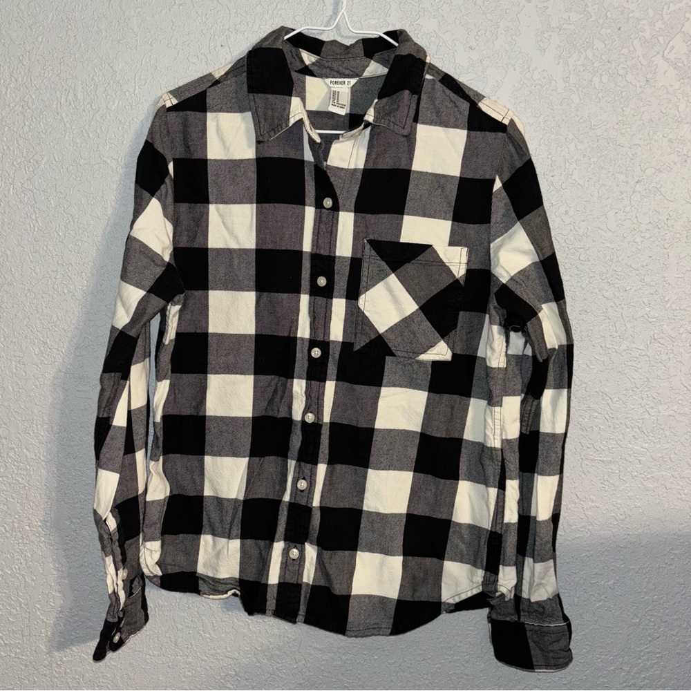 Women’s black and white flannel